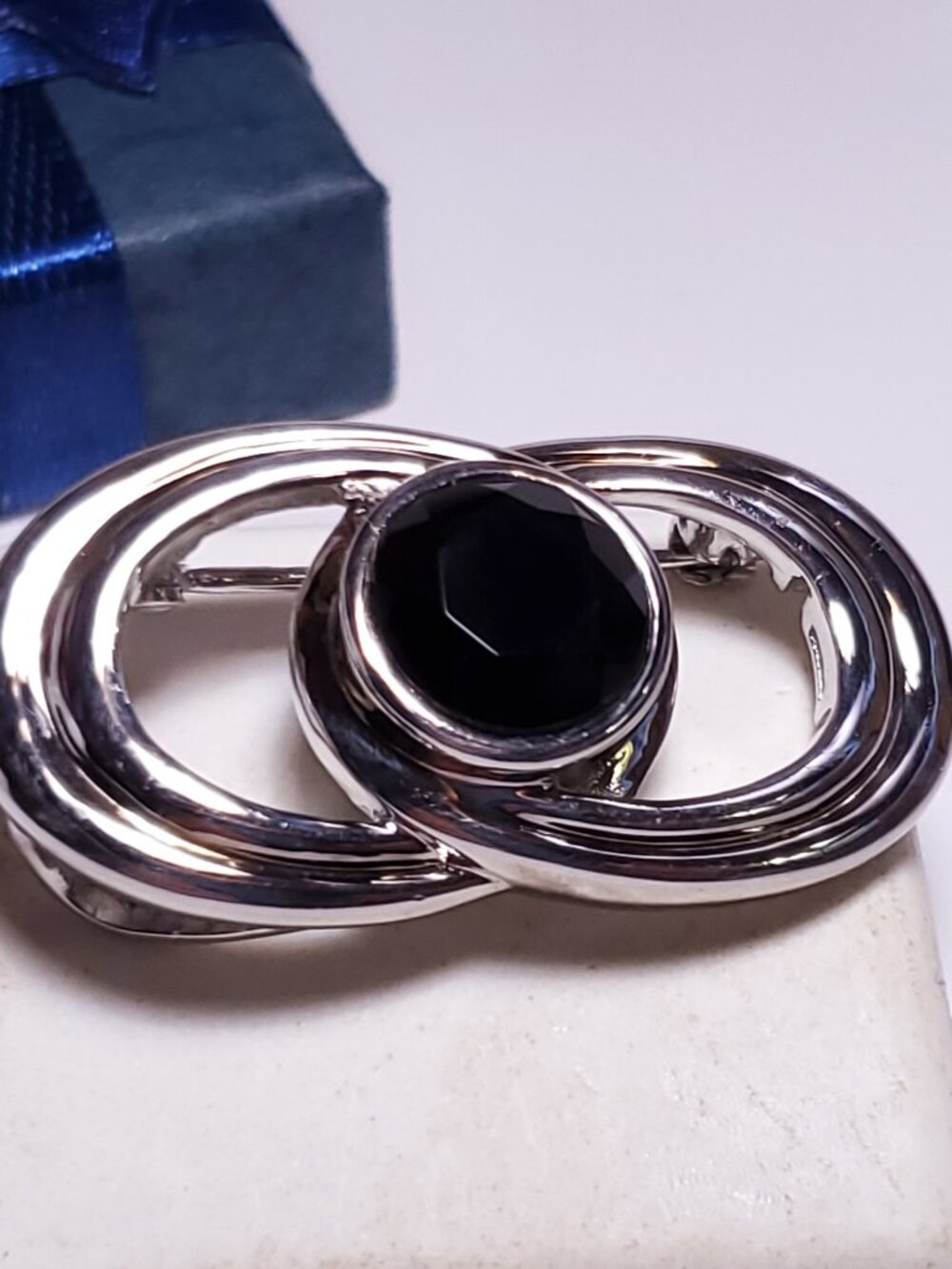 Estate 10.5ct Rd faceted Natural Onyx bezel Sterling 925 double Loop Pin/Pd24247